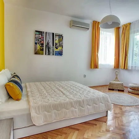 Terrace - Three Bedrooms Center Φιλιππούπολη